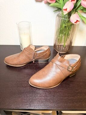 Women’s Brown Ankle Boots with Buckle. Size 9.5